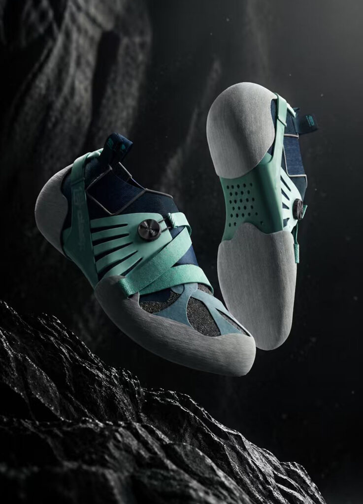 Clasp climbing shoes